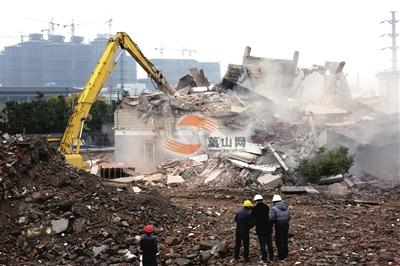 福建拆遷案例：法院以最高院下發(fā)文件的精神拒絕立案合法嗎？